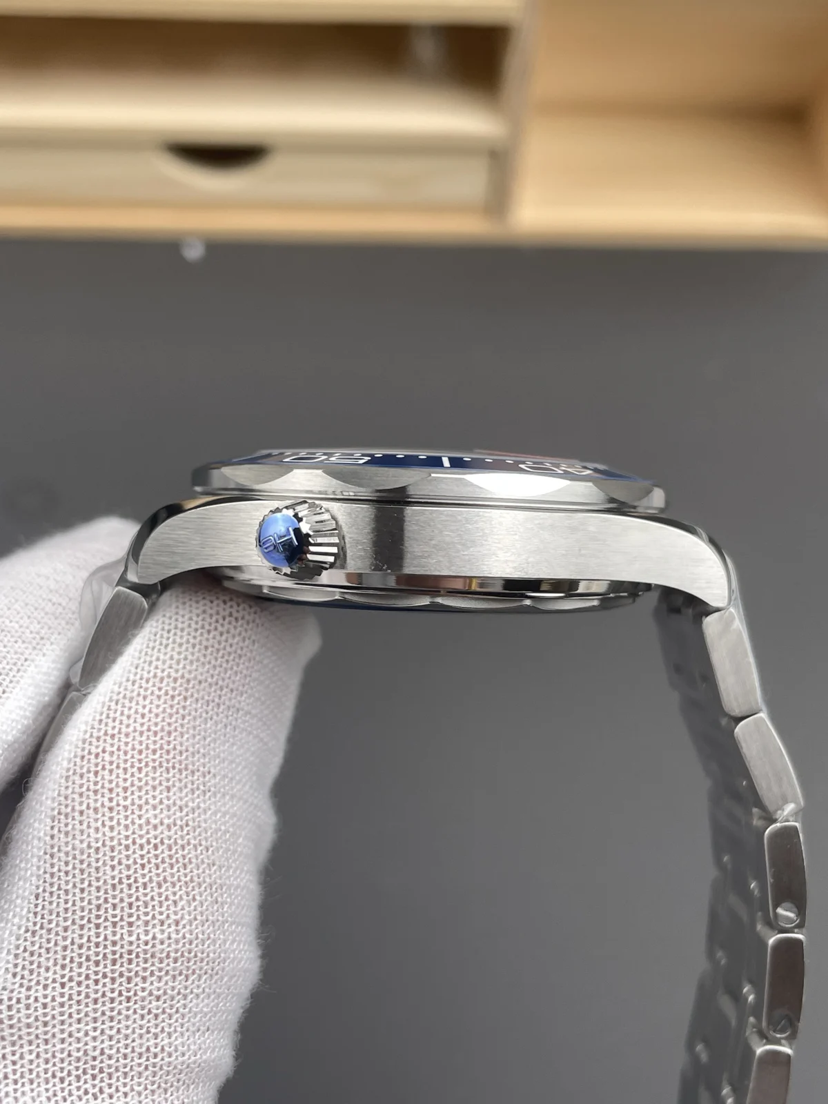 Omega Seamaster Diver 300M 42 mm Blue Dial Steel Bracelet Blue dial / steel bracelet · 210.30.42.20.03.001