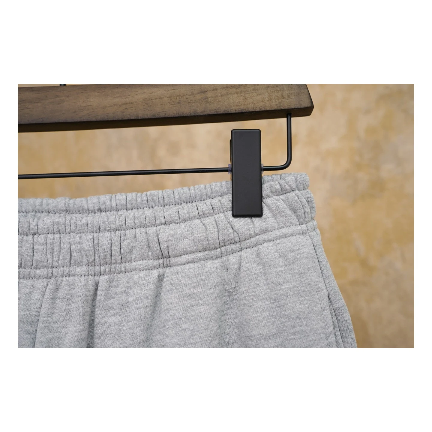 Alo Accolade Sweatpant Athletic Heather Grey · U5013RG