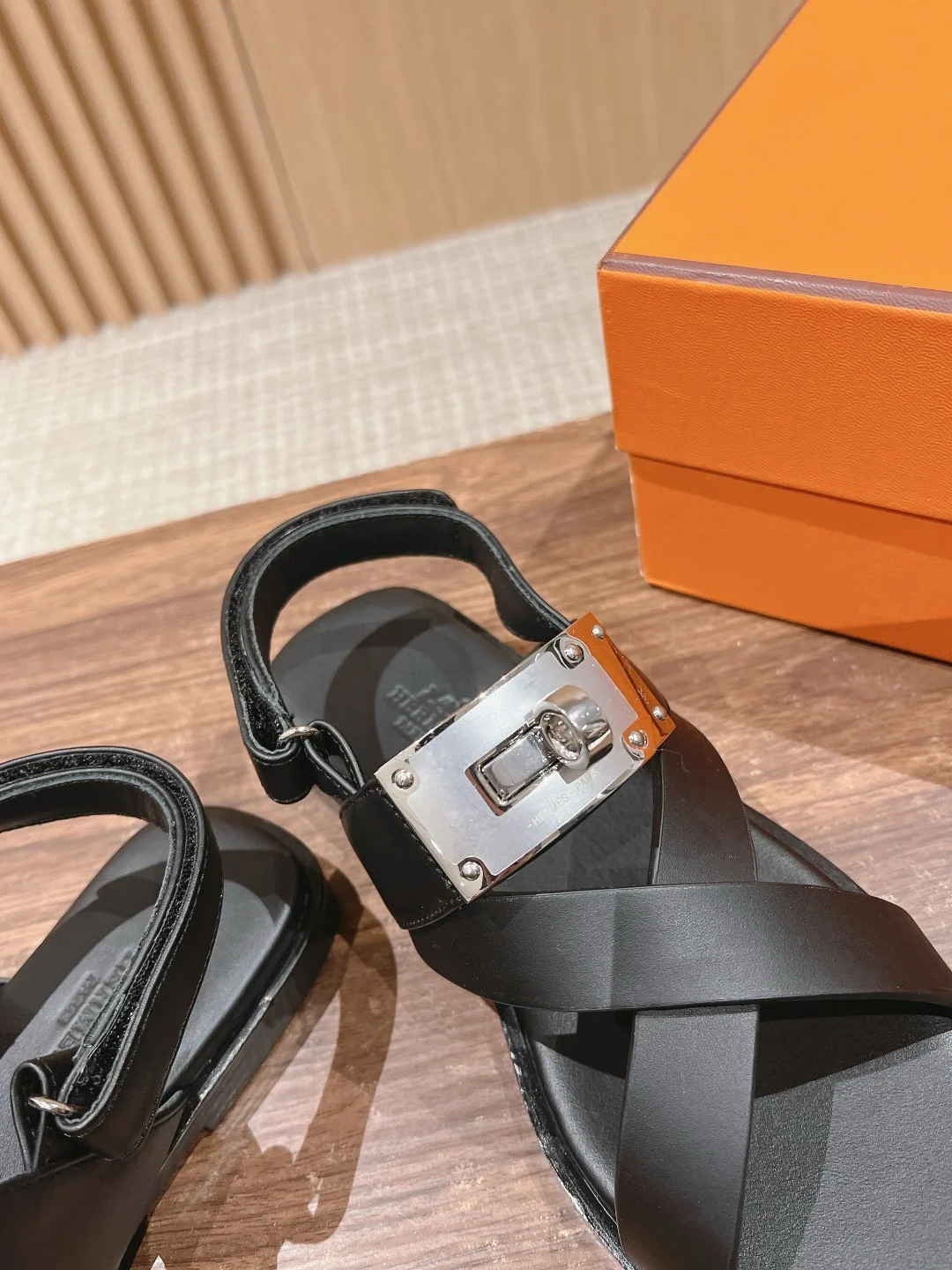 Hermès Ines Sandal Noir