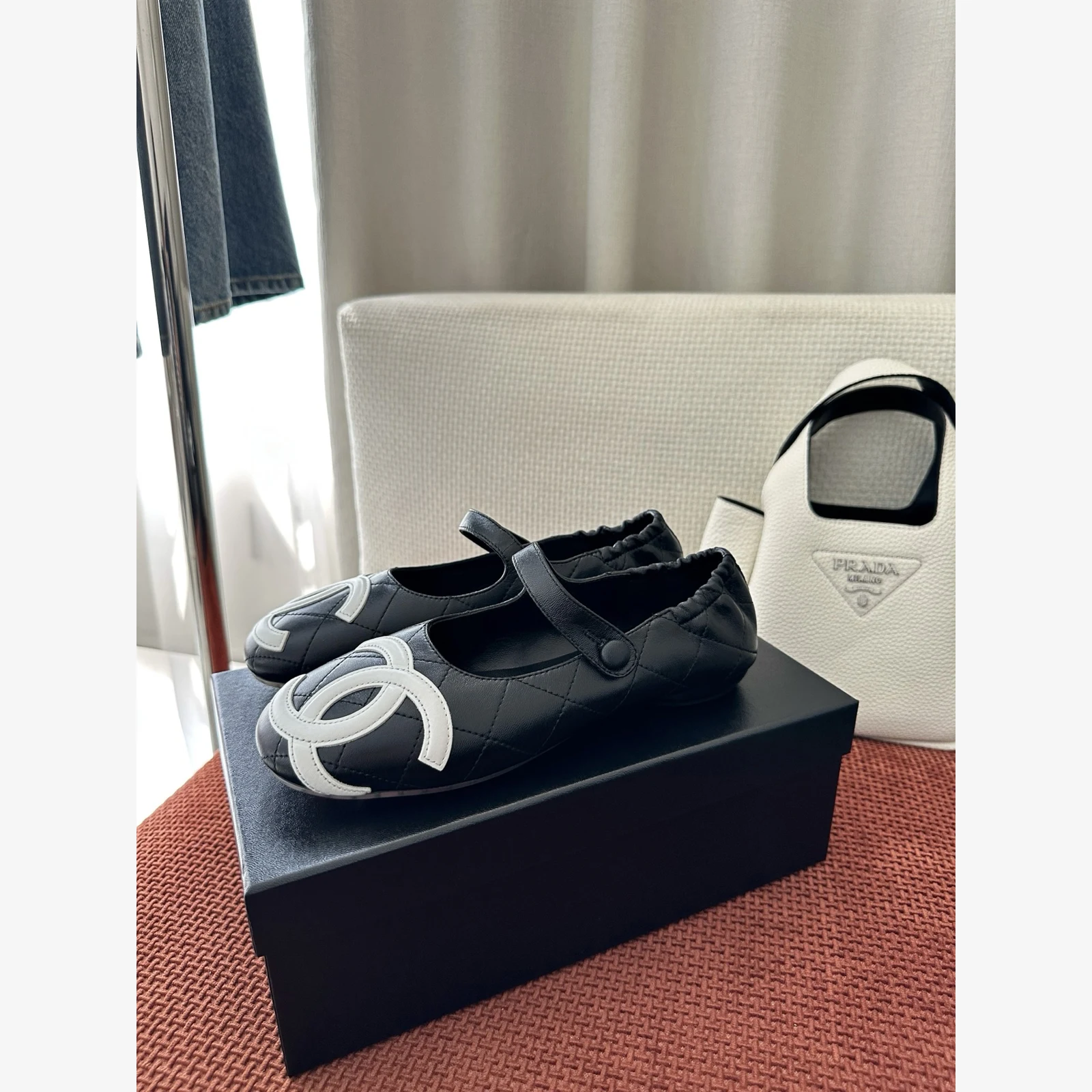 Chanel Coco Beach 2026 Ballet Flats G47163 · White & Black Lambskin White & Black · Lambskin