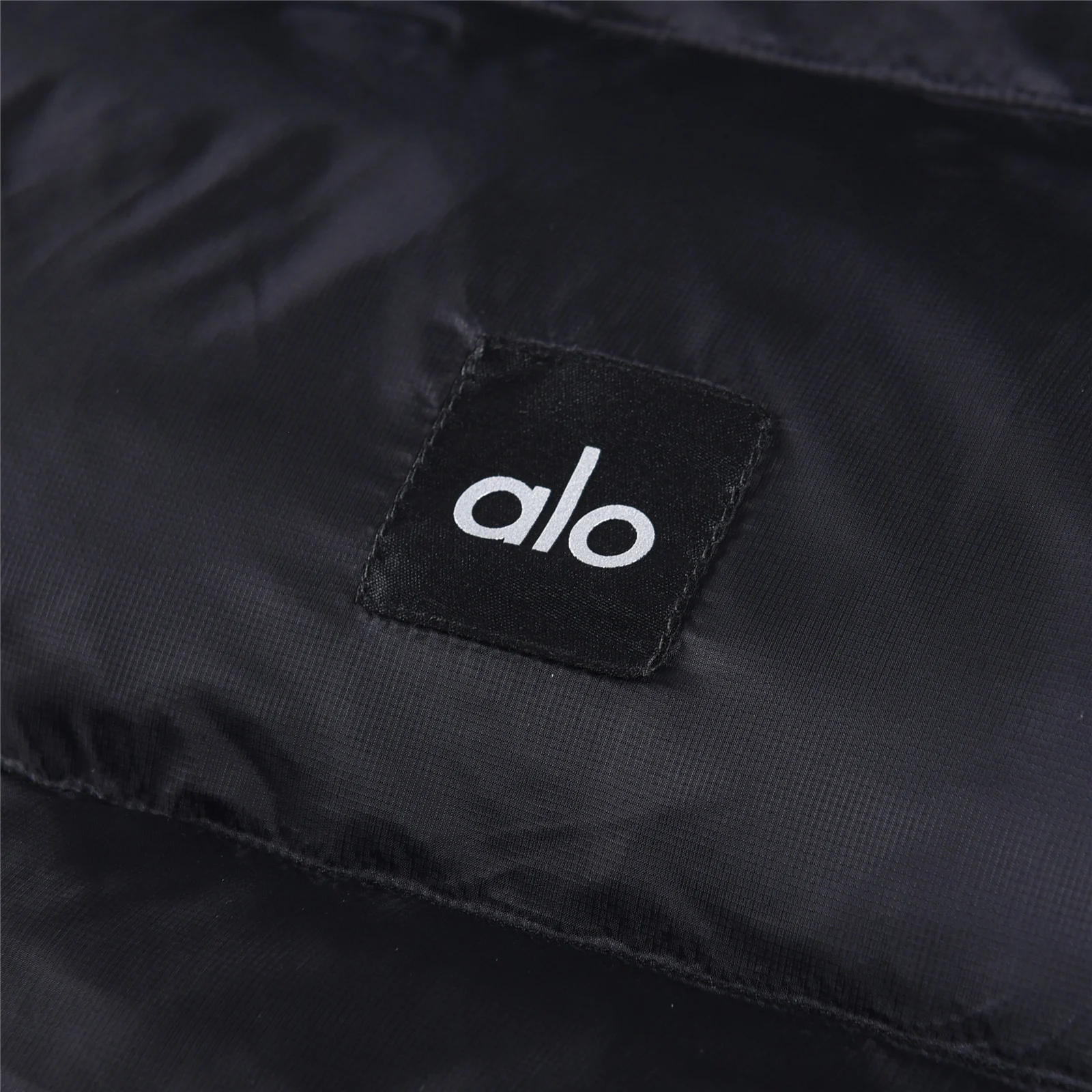 Alo Gold Rush Puffer Vest Black · W4469R