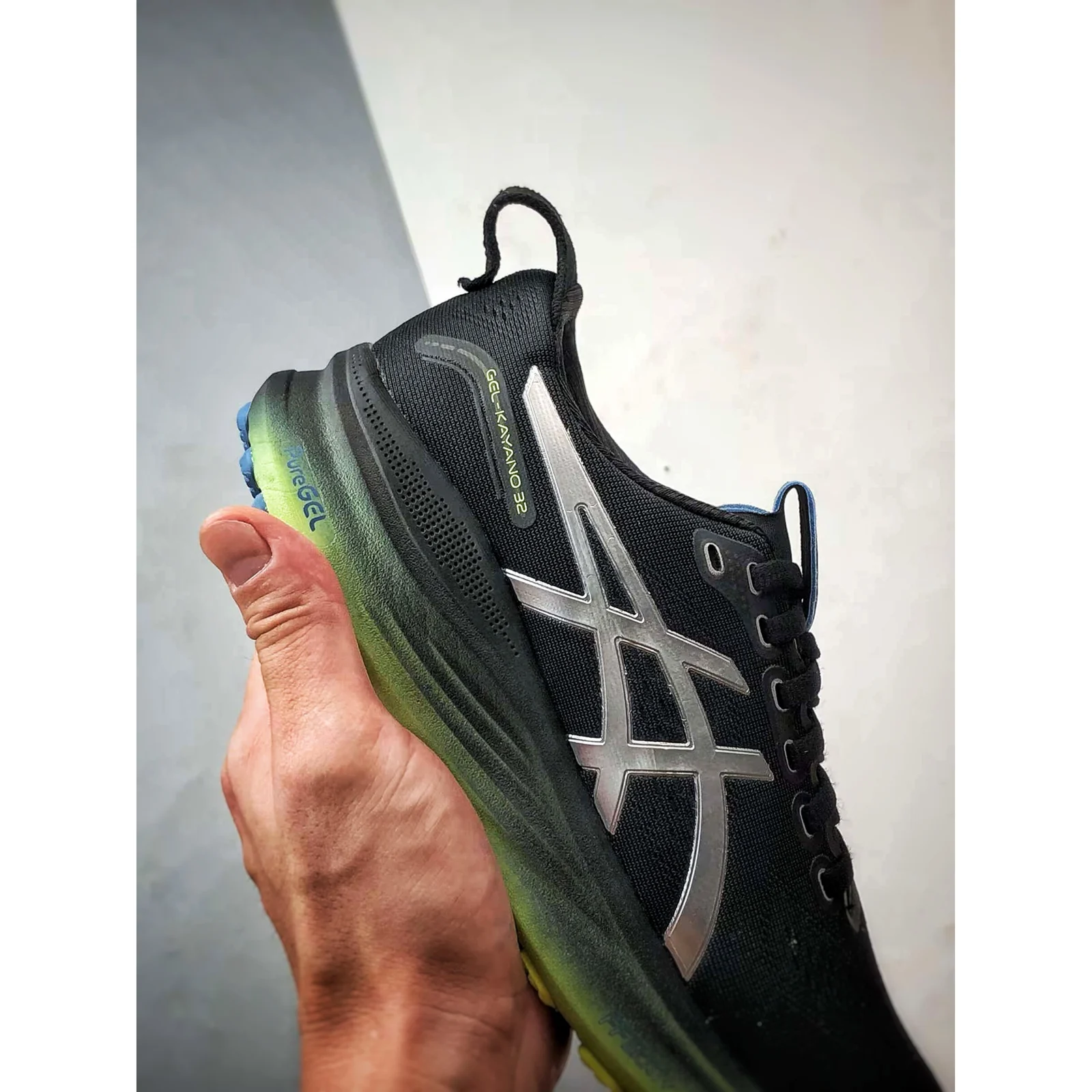 ASICS GEL-KAYANO 32 Black / Jasper Green · 1011C052-003