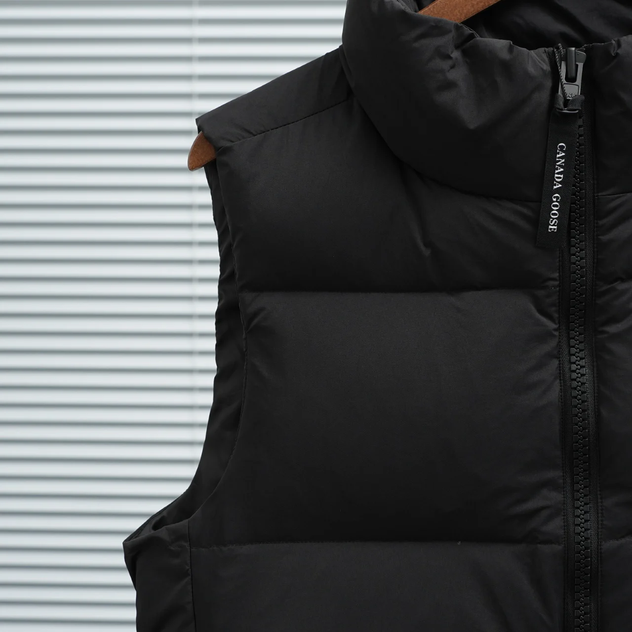 Canada Goose Men's Lawrence Puffer Vest Black / Classic Disc · 2804M-61