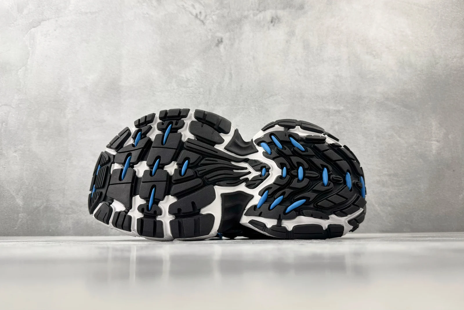 Balenciaga 6XL Extreme Laces Sneaker White/Blue/Black · 863710W6XEX9401