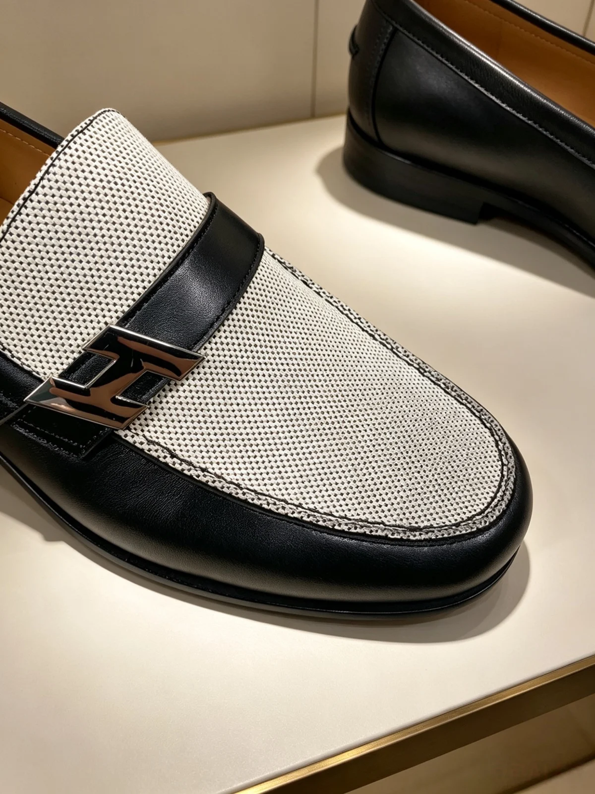 Hermès Milton Loafer Prunoir / Noir