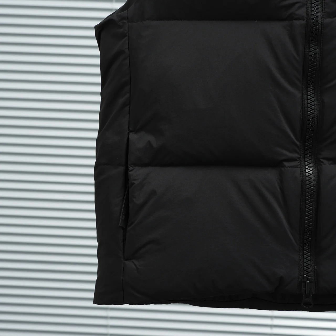 Canada Goose Men's Lawrence Puffer Vest Black / Classic Disc · 2804M-61