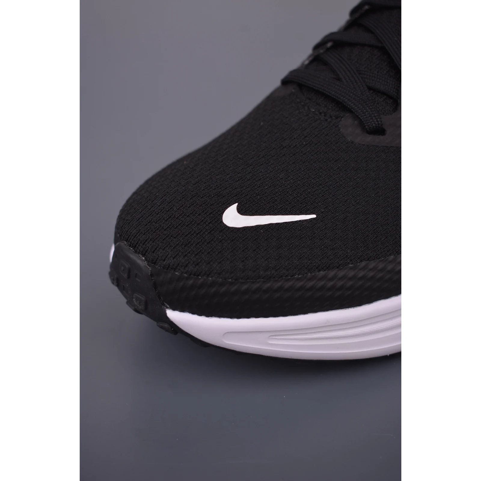 Nike Revolution 8 Black / Black / White · HJ9198-003