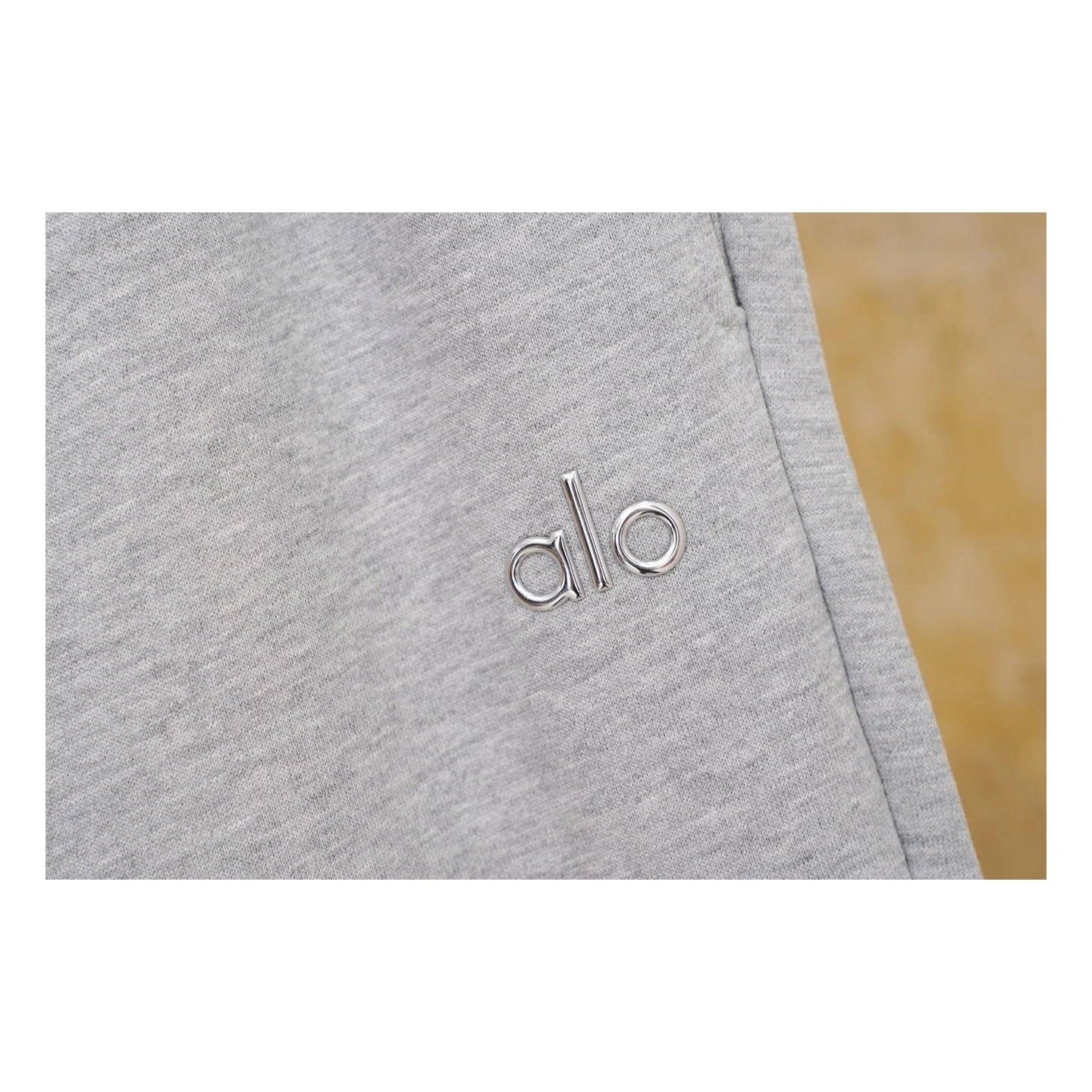 Alo Accolade Sweatpant Athletic Heather Grey · U5013RG