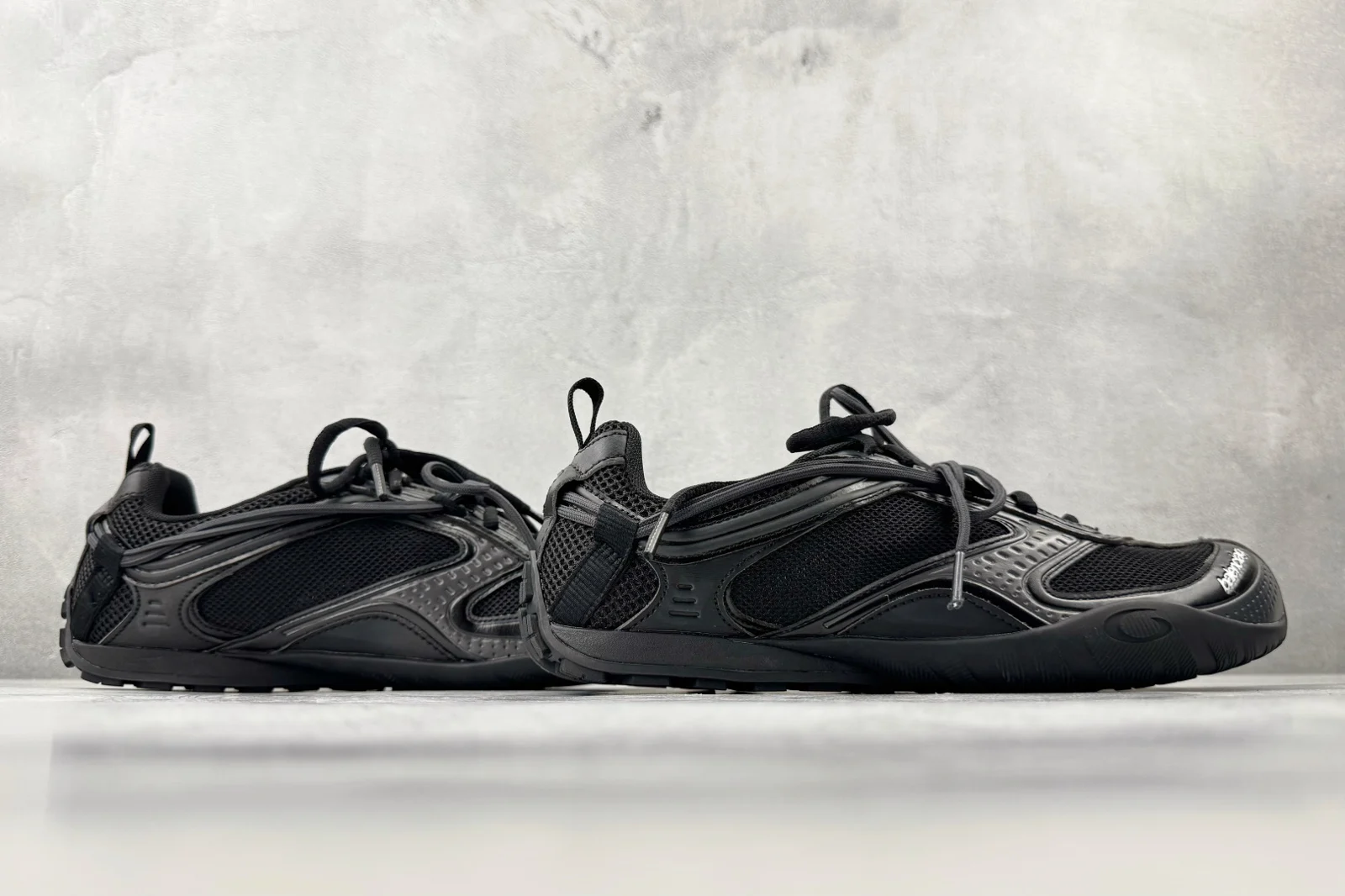 Balenciaga Radar Sneaker Black / Grey · 865703WSTEO1011