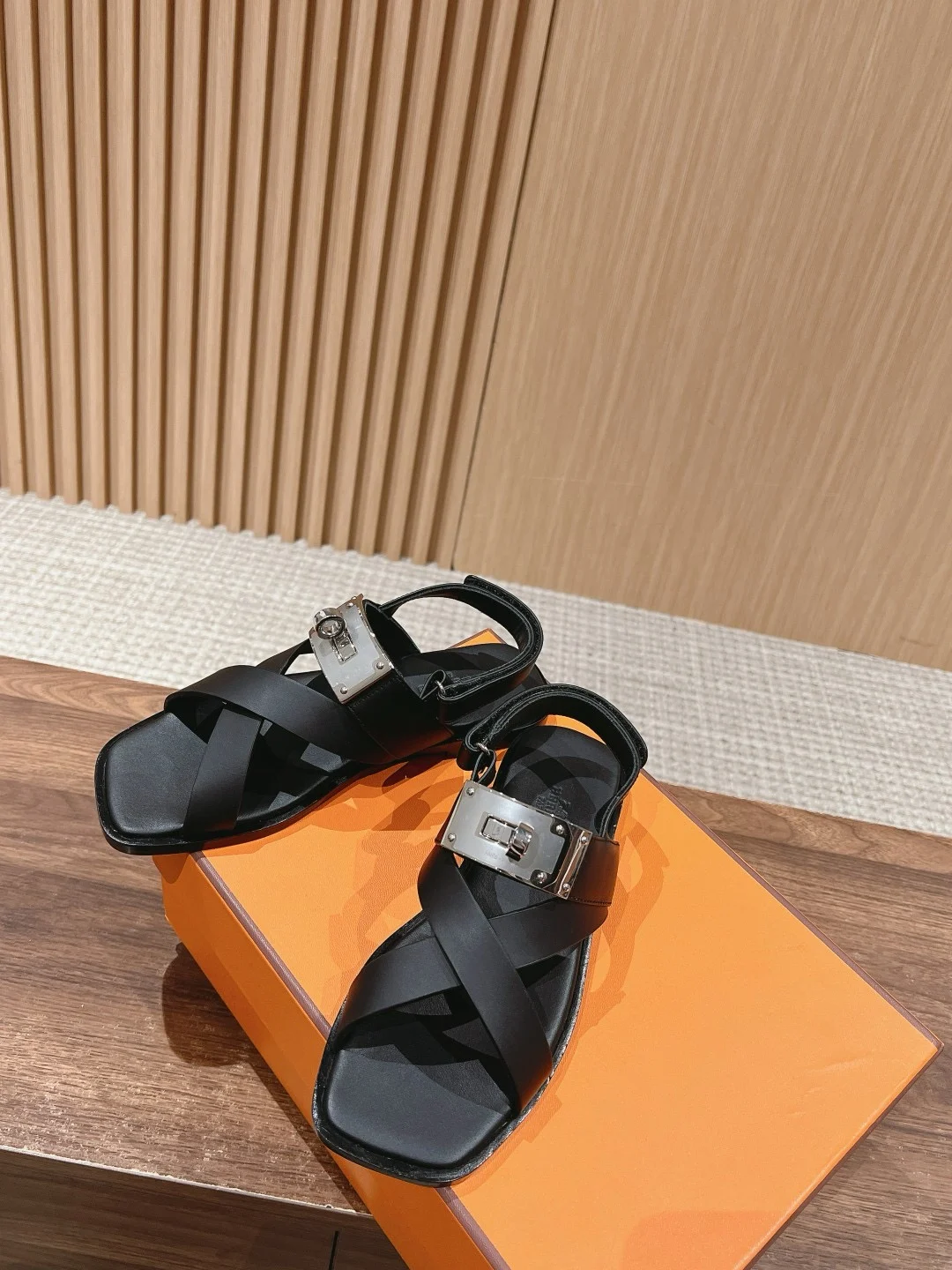 Hermès Ines Sandal Noir