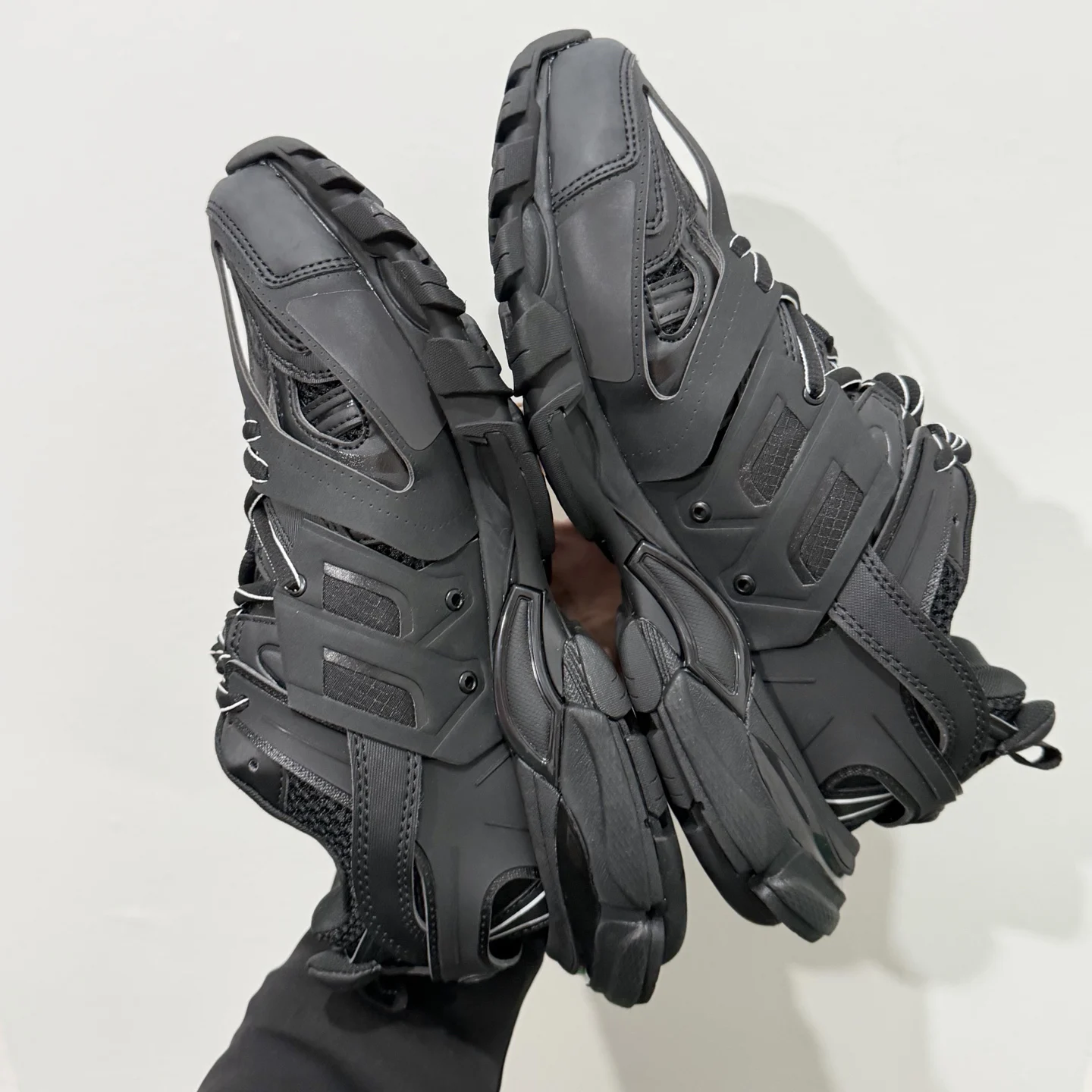 Balenciaga Track Sneaker Black · 542023W1GB11000