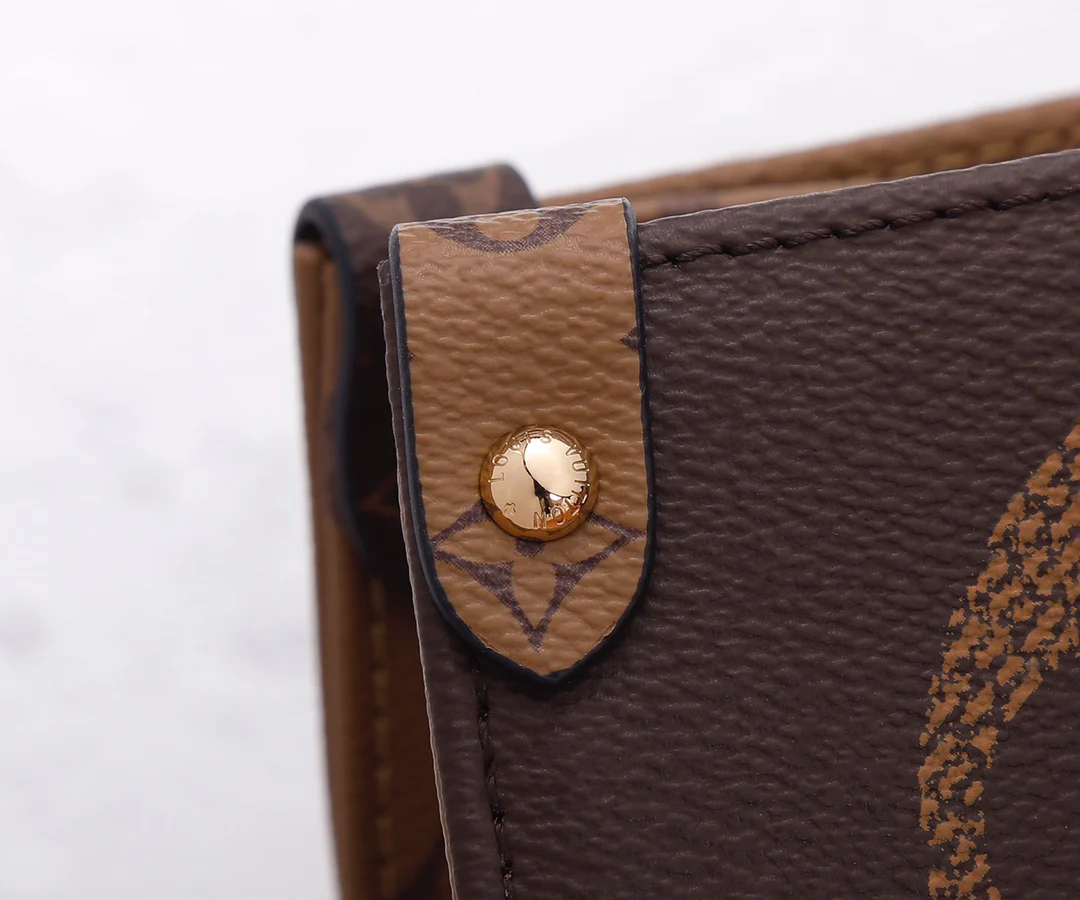 Louis Vuitton OnTheGo GM Monogram and Monogram Reverse Monogram / Monogram Reverse · M45320