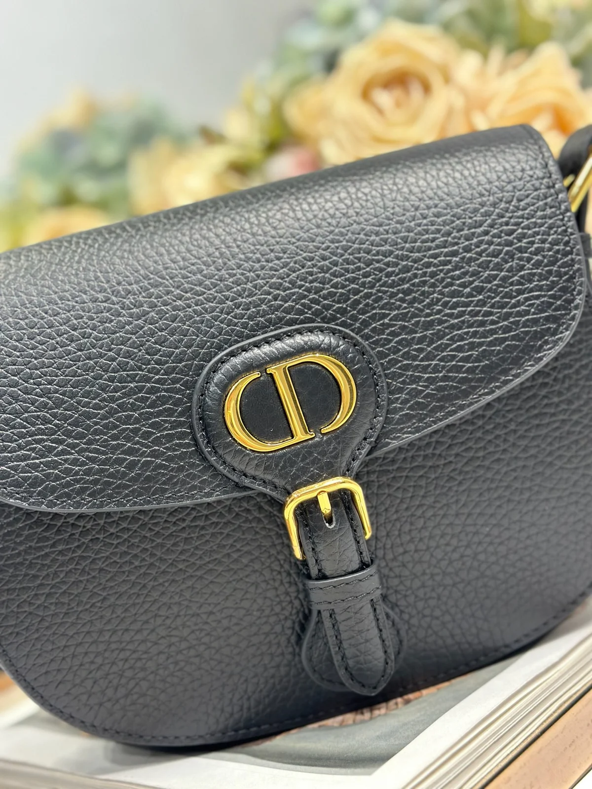 Medium Dior Bobby Bag Black Grained Calfskin · M9337USKU_M900
