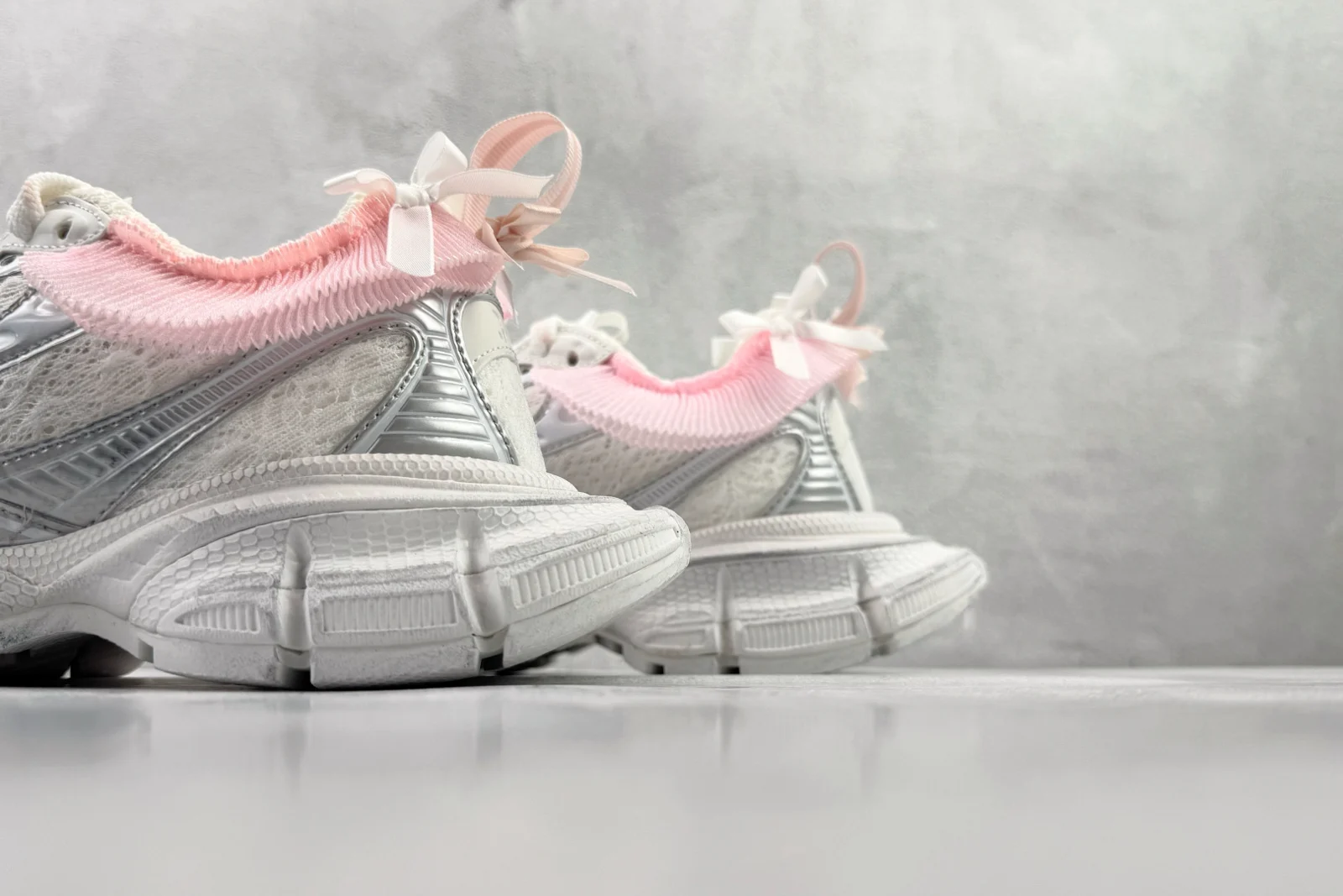 Balenciaga 3XL Lace Sneaker White/Light Pink · 832994WXLMC9050