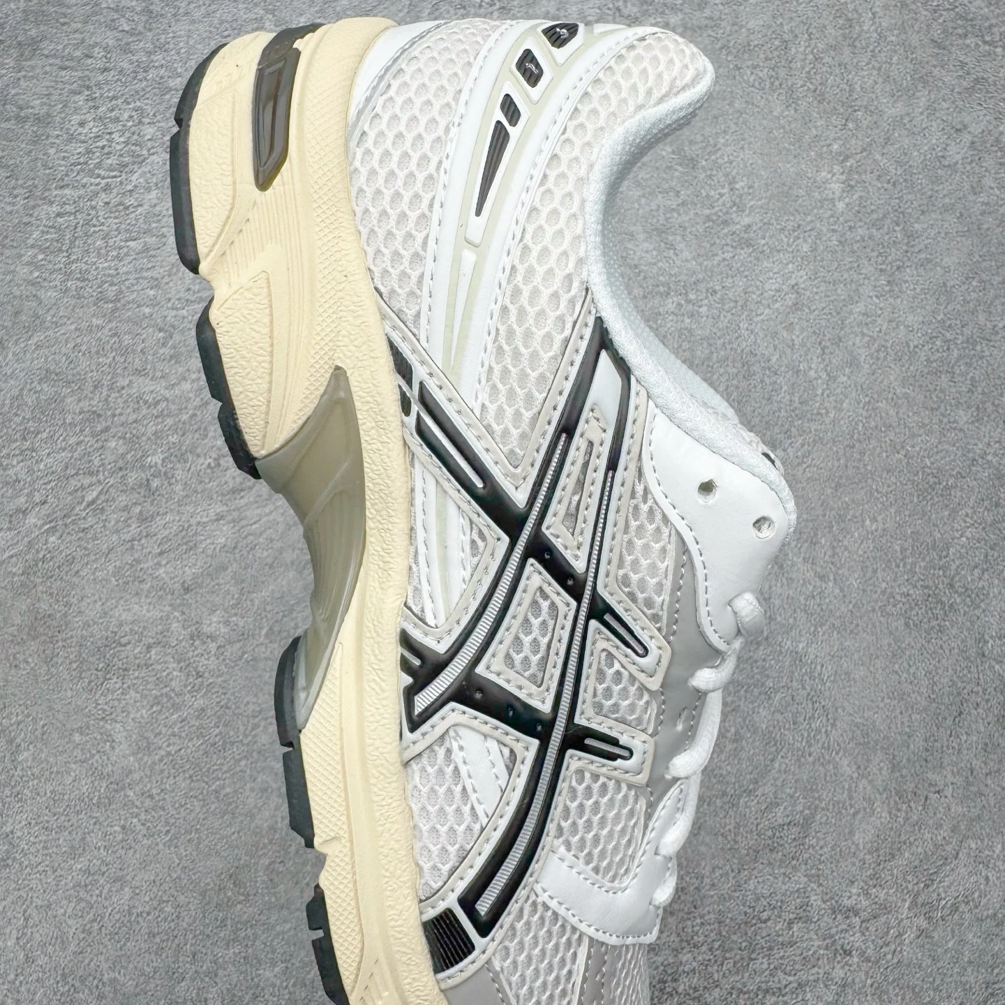 ASICS GEL-1130 White / Cloud Grey · 1201A256-118