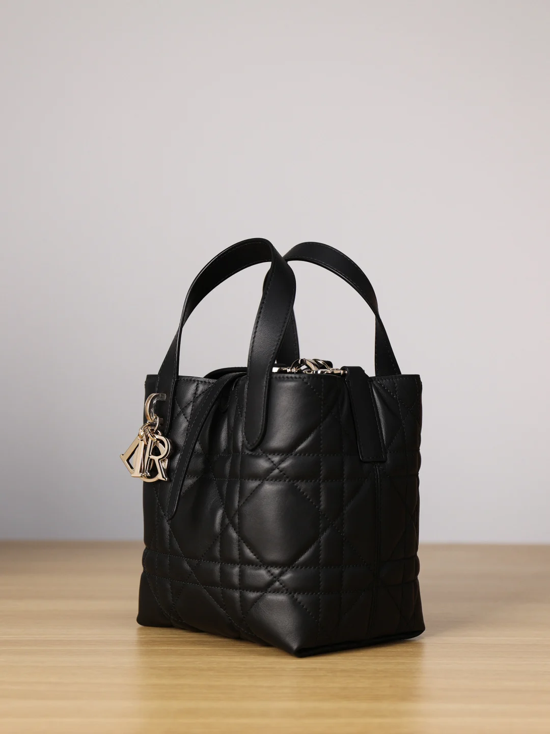 Small Dior Toujours Vertical Tote Bag Black Macrocannage · M2835OSNW_M900