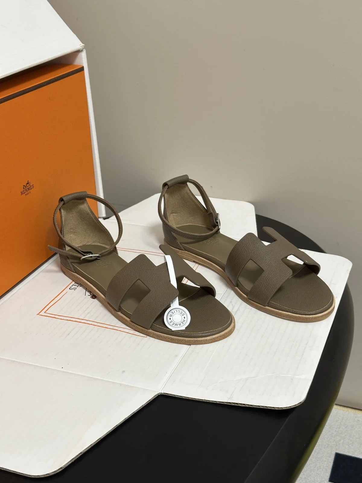 Hermès Santorini Sandal Étoupe