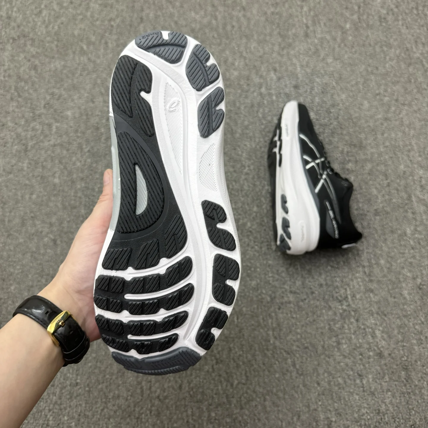 ASICS GEL-KAYANO 31 Black / White · 1011B867-002