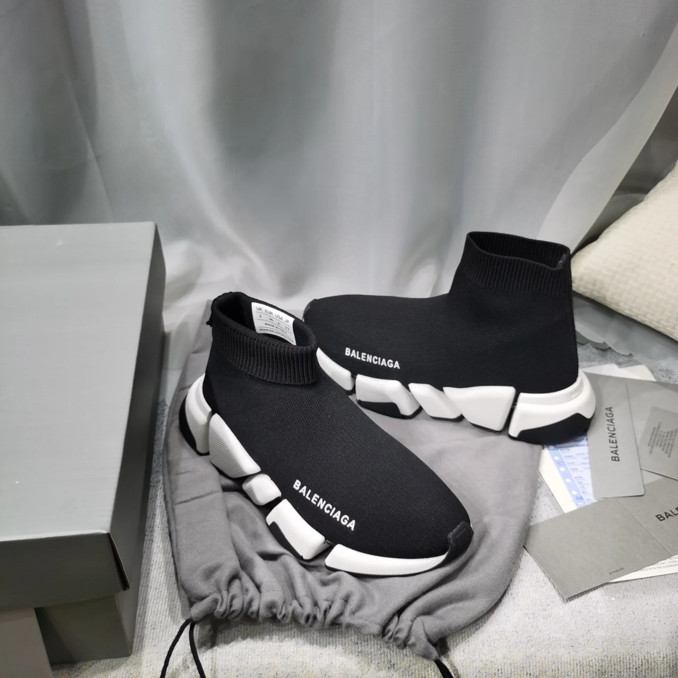 Balenciaga Speed 2.0 Black / White · 617196W2DB21015