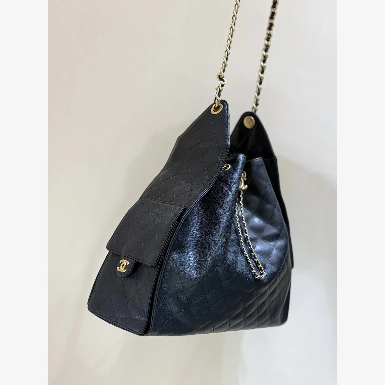 Chanel 25 Large Handbag AS5553 · Grained Calfskin Black · Grained Calfskin · Gold-Tone Metal