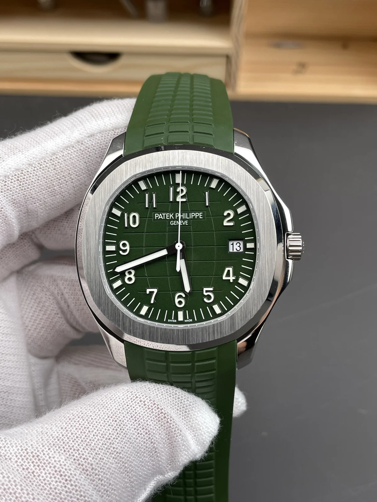 Patek Philippe Aquanaut 5168G-010 Green Dial Watch — image 1