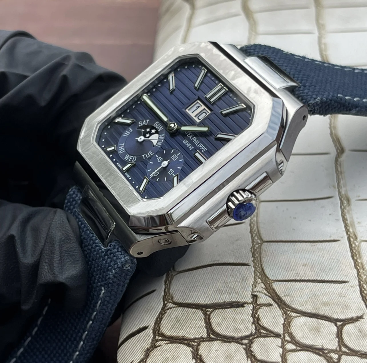 Patek Philippe Cubitus 5822P-001 Blue Dial Watch — image 4