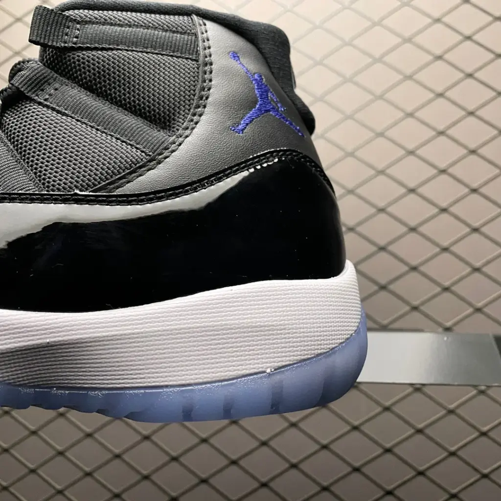 Air Jordan 11 Space Jam