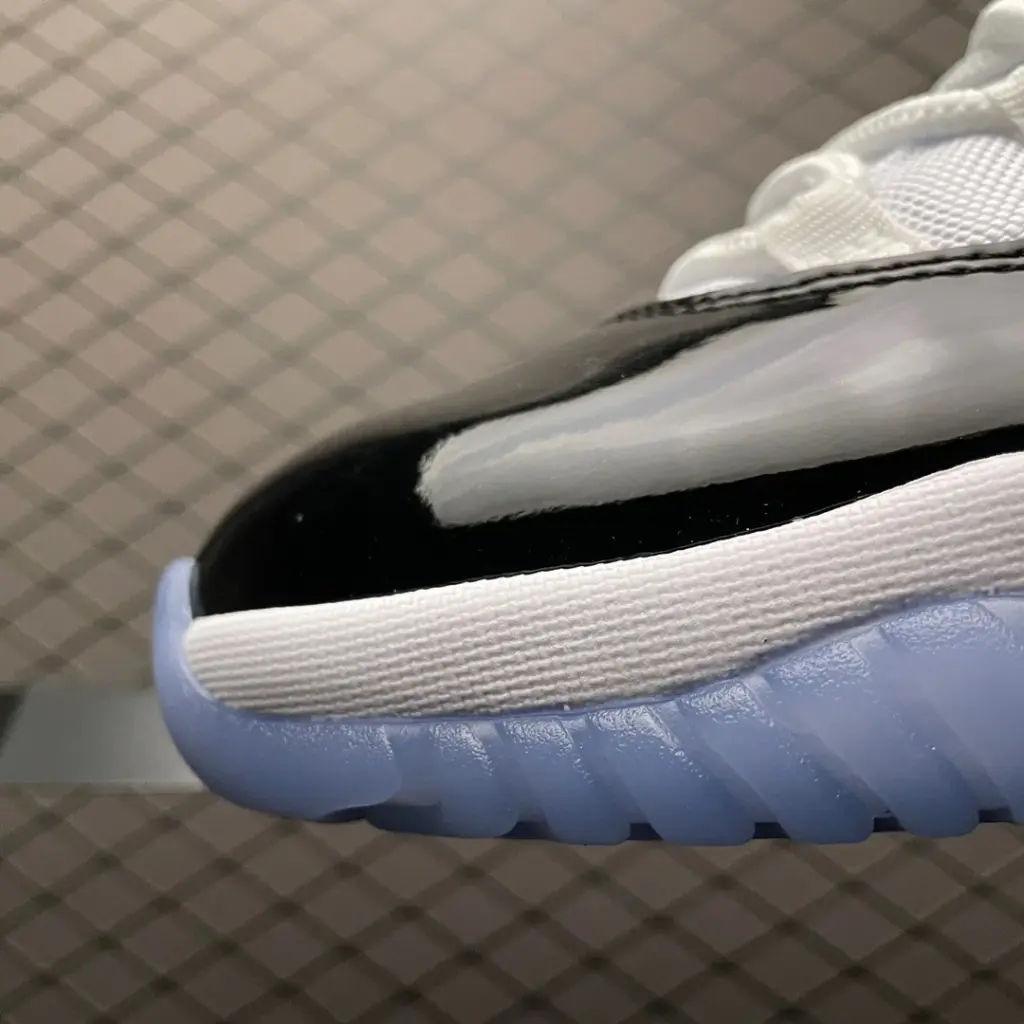 Air Jordan 11 Concord