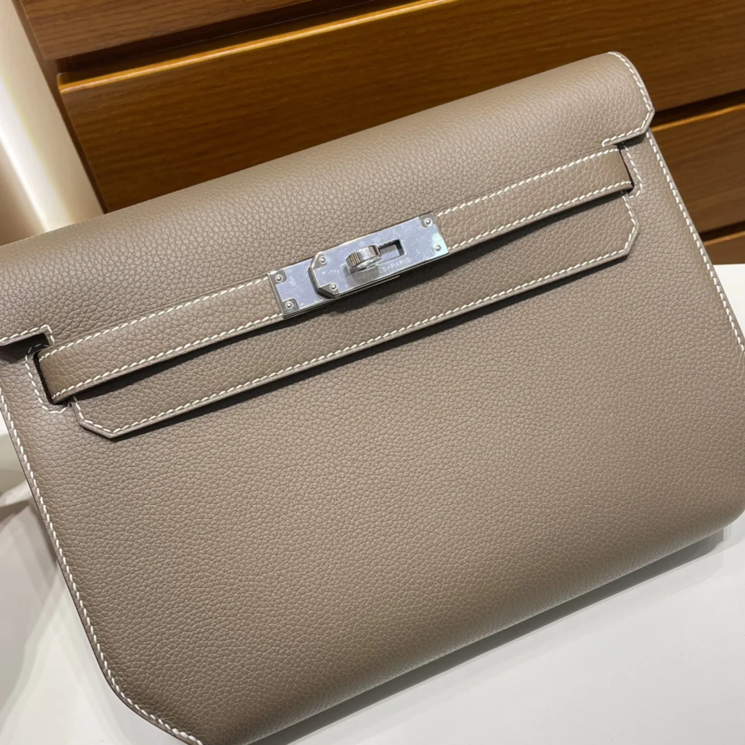 Hermès Kelly Depeches 25 Pouch Étoupe