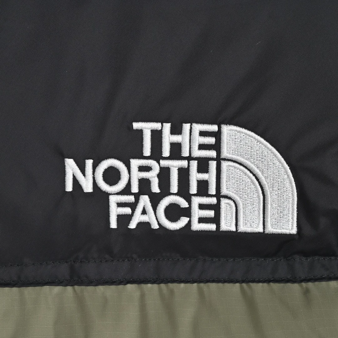 The North Face Men’s 1996 Retro Nuptse Jacket Woodland Green/TNF Black · NF0A3C8D