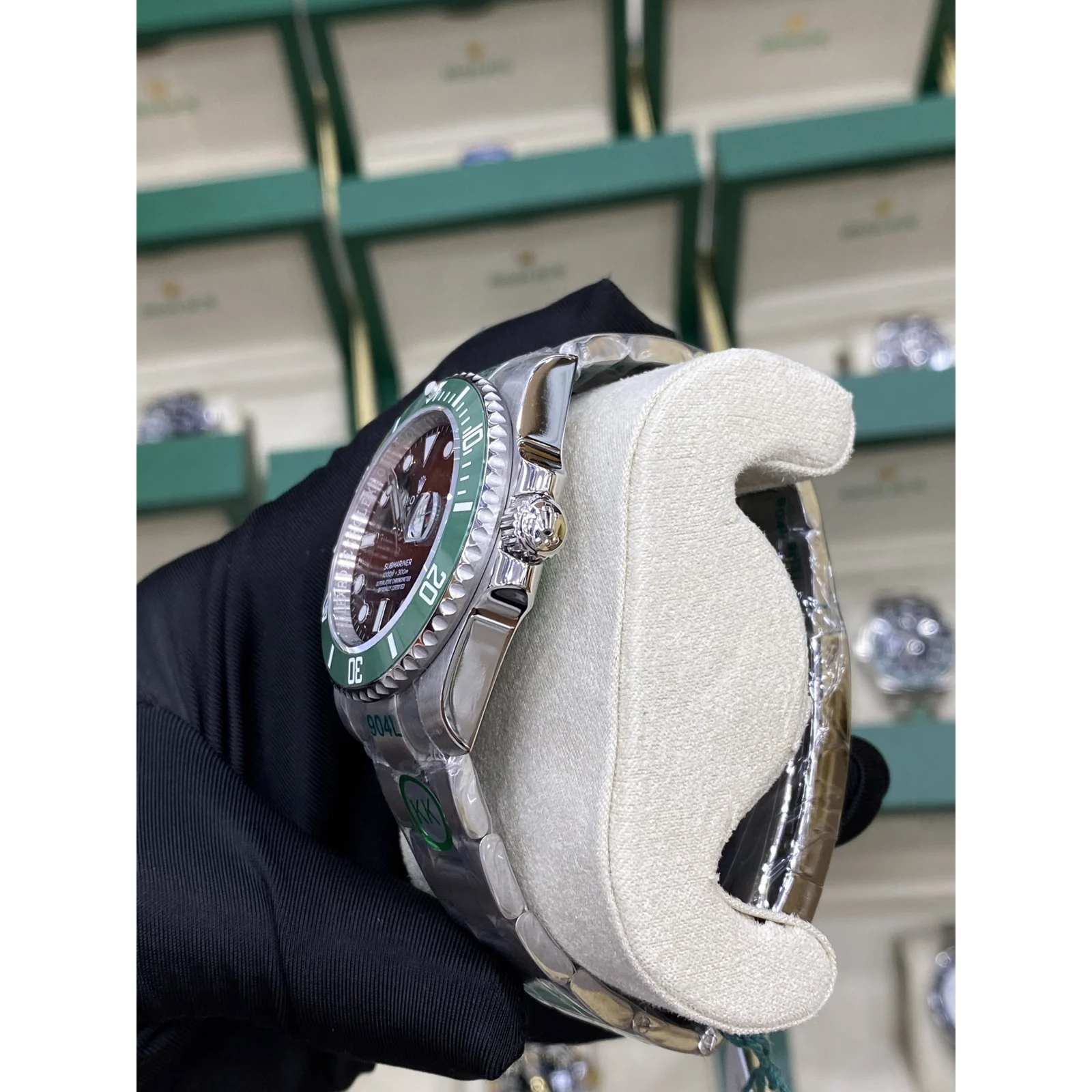 Rolex Submariner Date 126610LV Green Bezel — photo 5