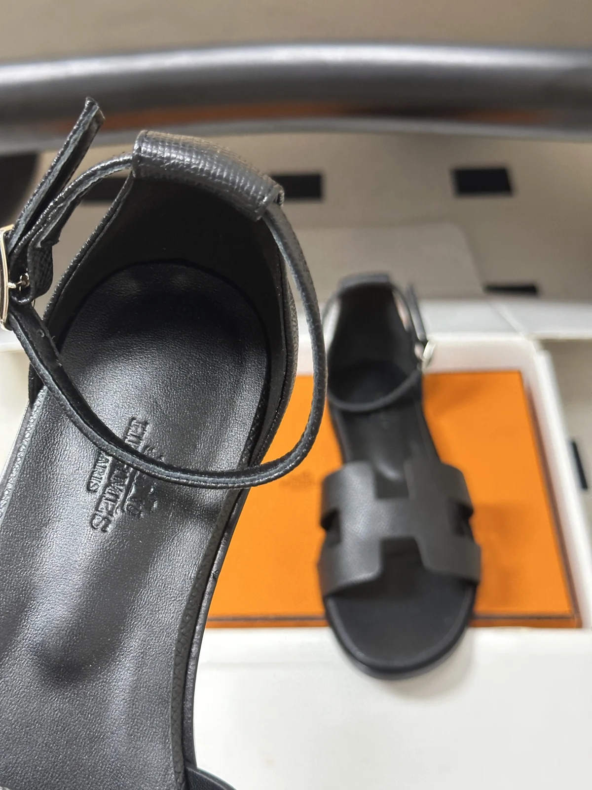 Hermès Santorini Sandal Noir