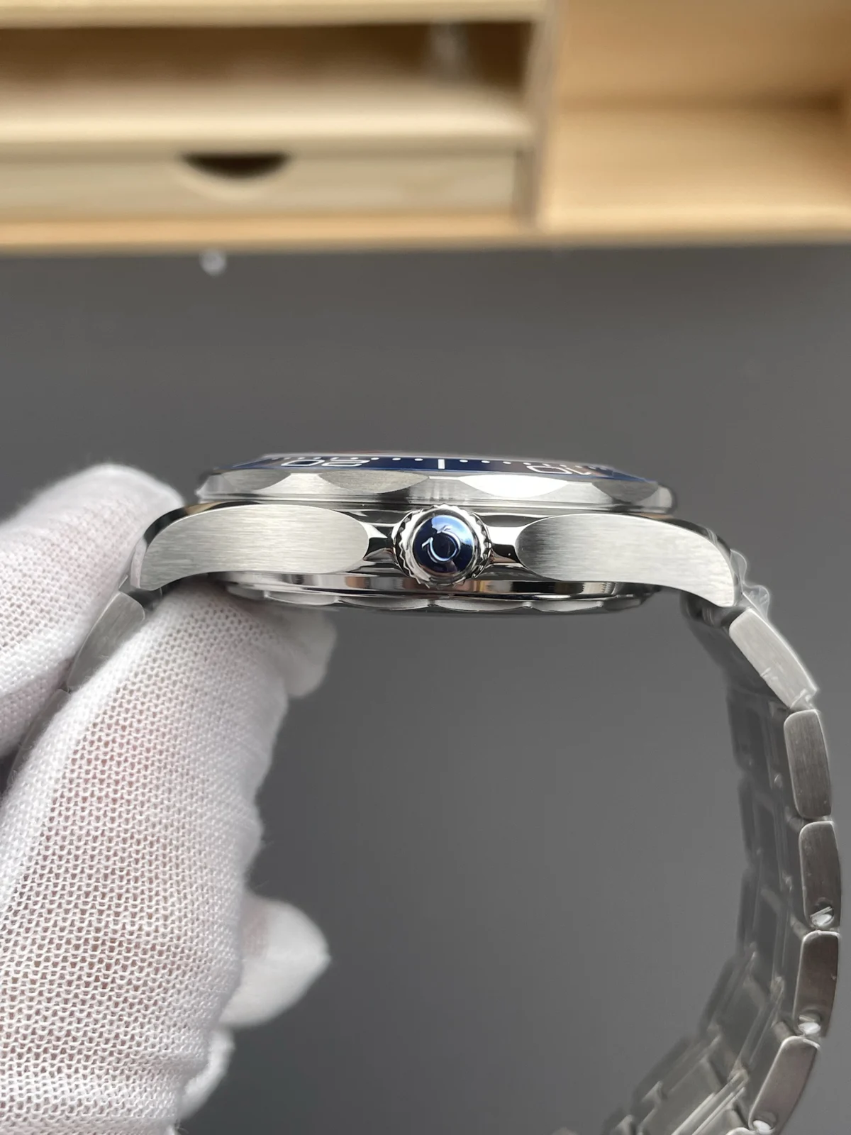 Omega Seamaster Diver 300M 42 mm Blue Dial Steel Bracelet Blue dial / steel bracelet · 210.30.42.20.03.001