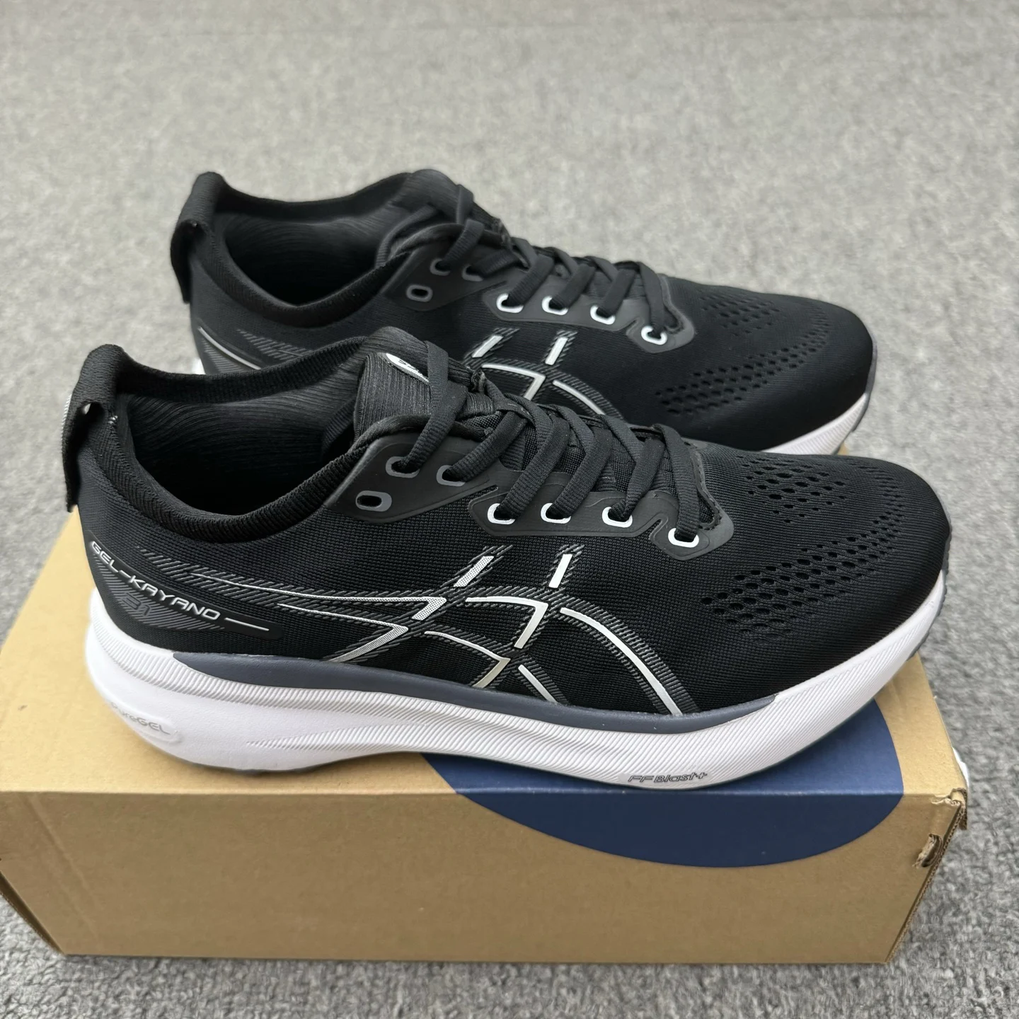 ASICS GEL-KAYANO 31 Black / White · 1011B867-002