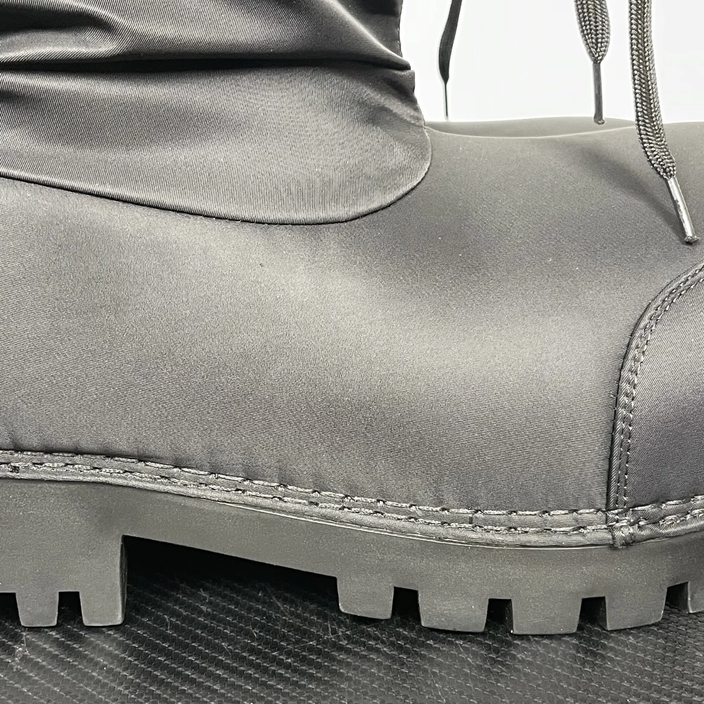 Balenciaga Alaska Low Boot Black · 780561W4SA11000