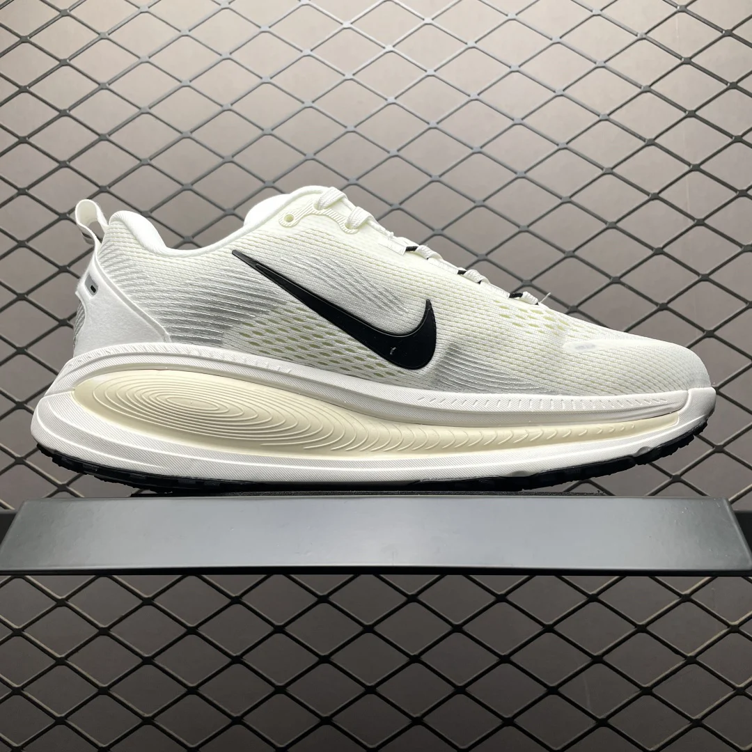 Nike Vomero 18 Men · White / Coconut Milk · HM6803-101