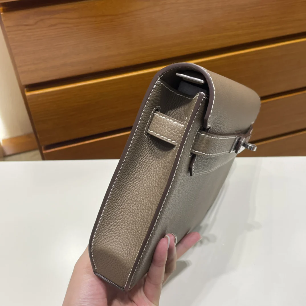 Hermès Kelly Depeches 25 Pouch Étoupe