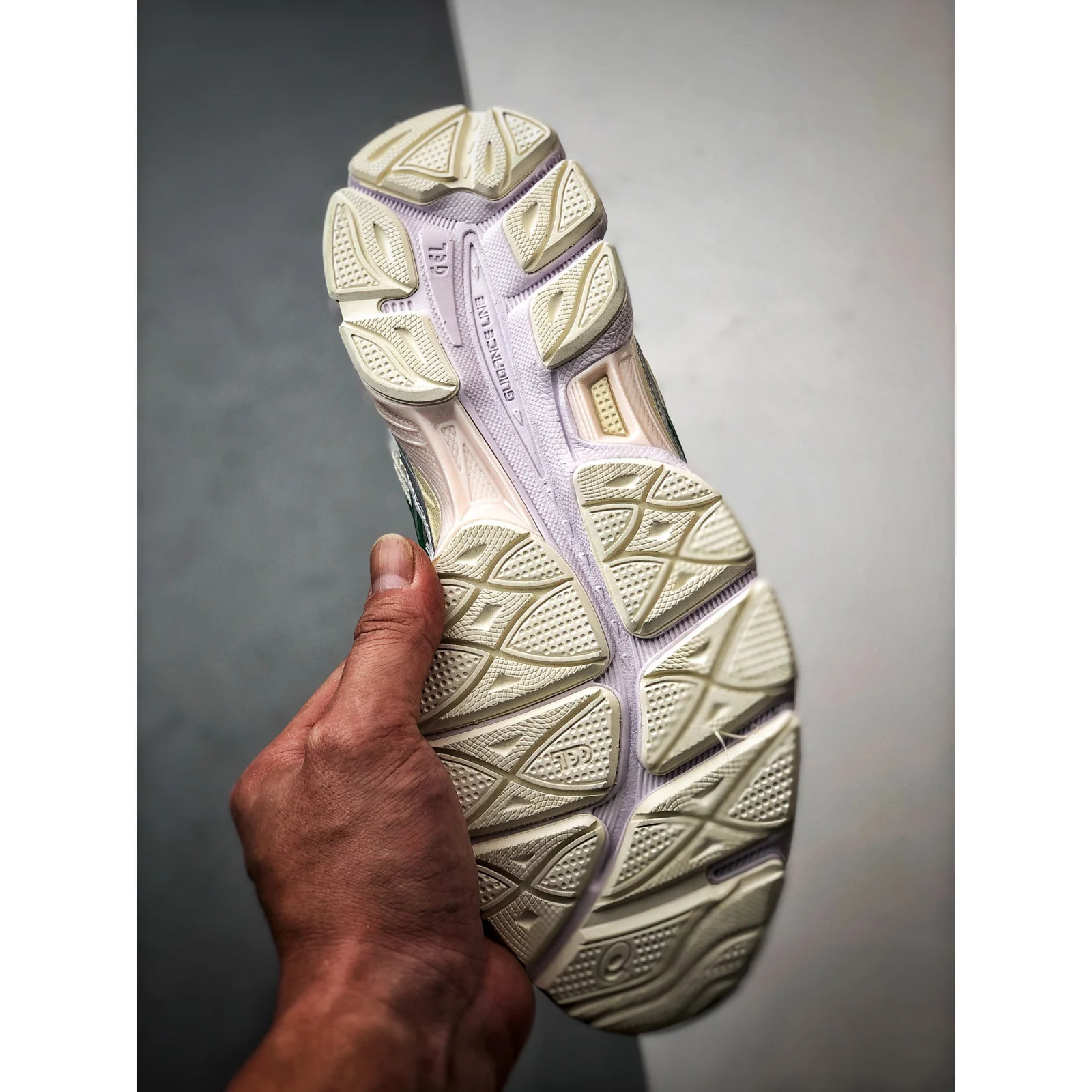ASICS GEL-NYC Birch / Pure Silver · 1201A971-200