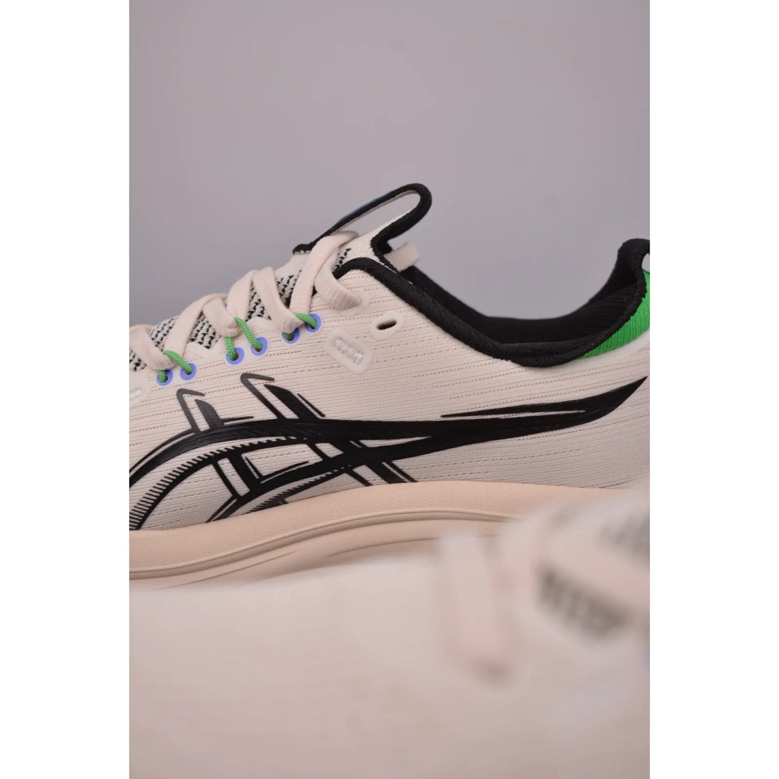 ASICS GEL-NIMBUS 28 Seashell / Black · 1011C127-800