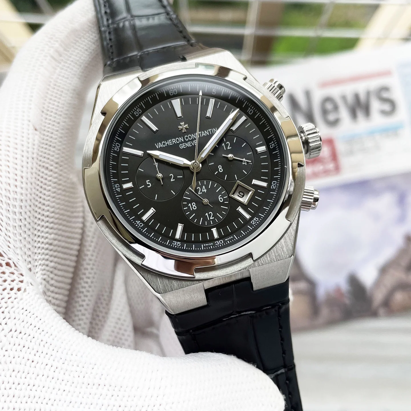 Vacheron Constantin Overseas Chronograph 5520V Watch — image 2