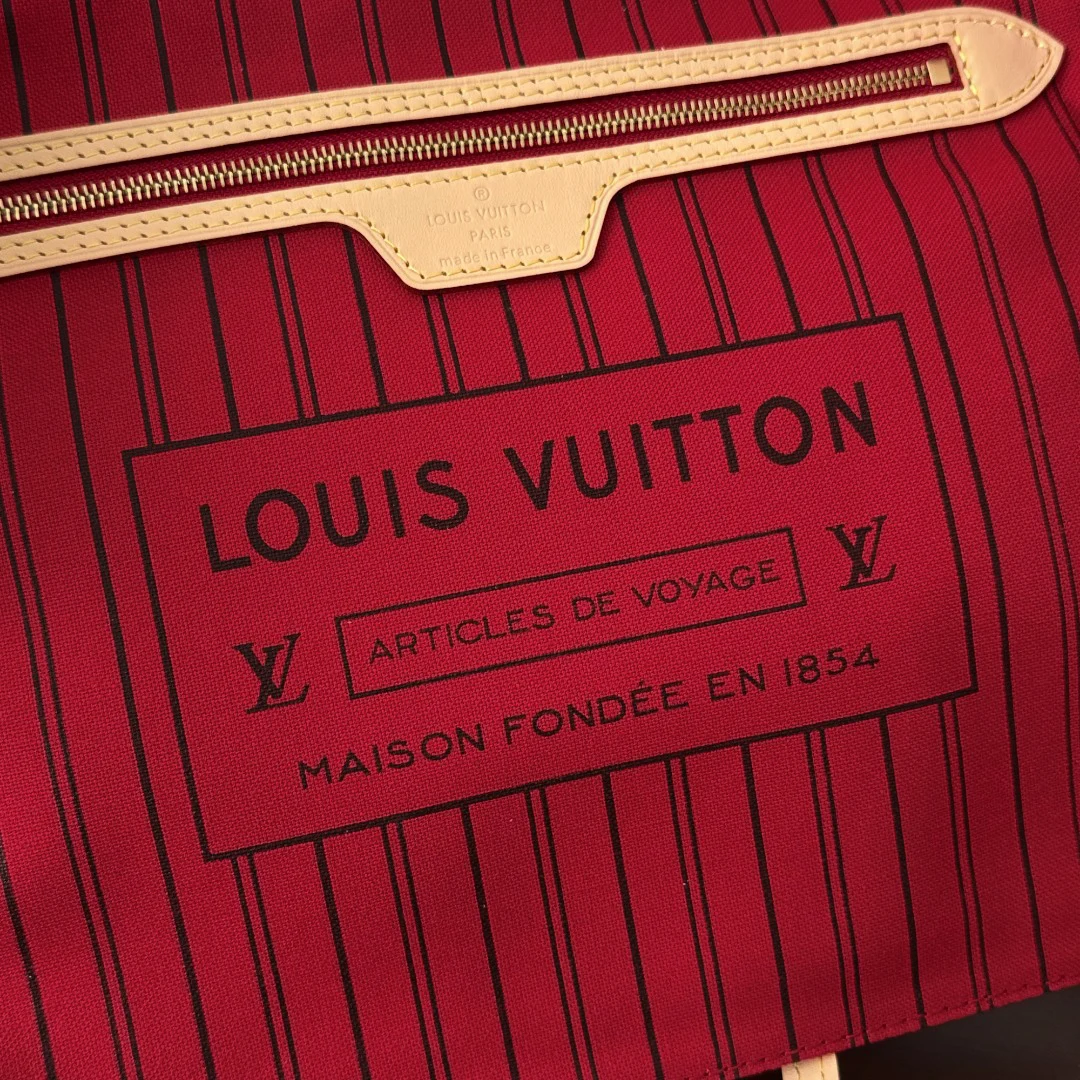 Louis Vuitton Neverfull MM Monogram Monogram / Cerise Red · M46987
