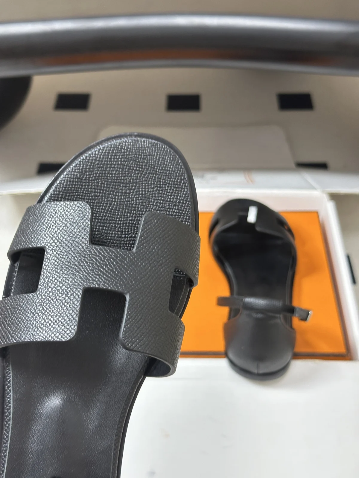 Hermès Santorini Sandal Noir