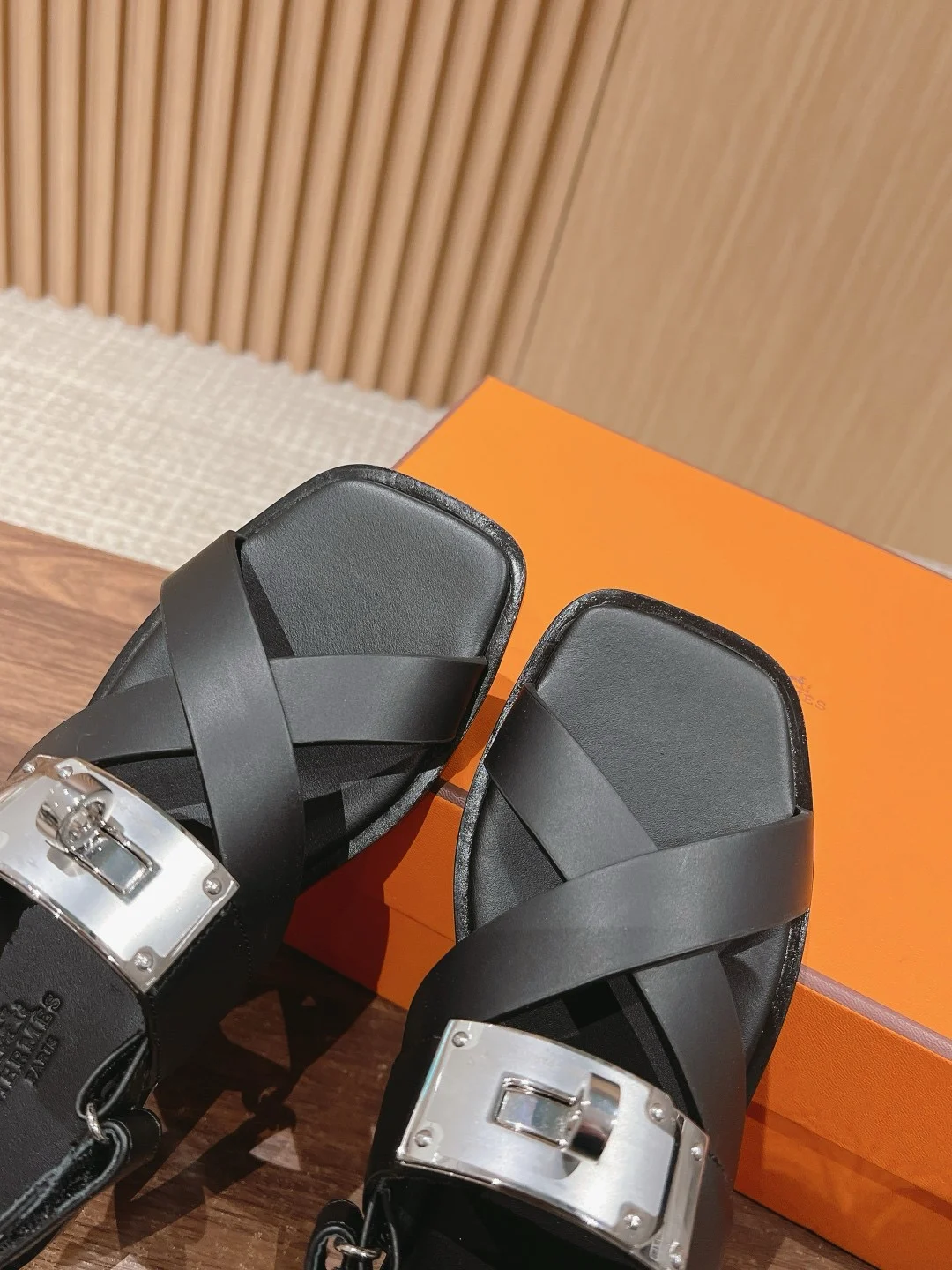 Hermès Ines Sandal Noir