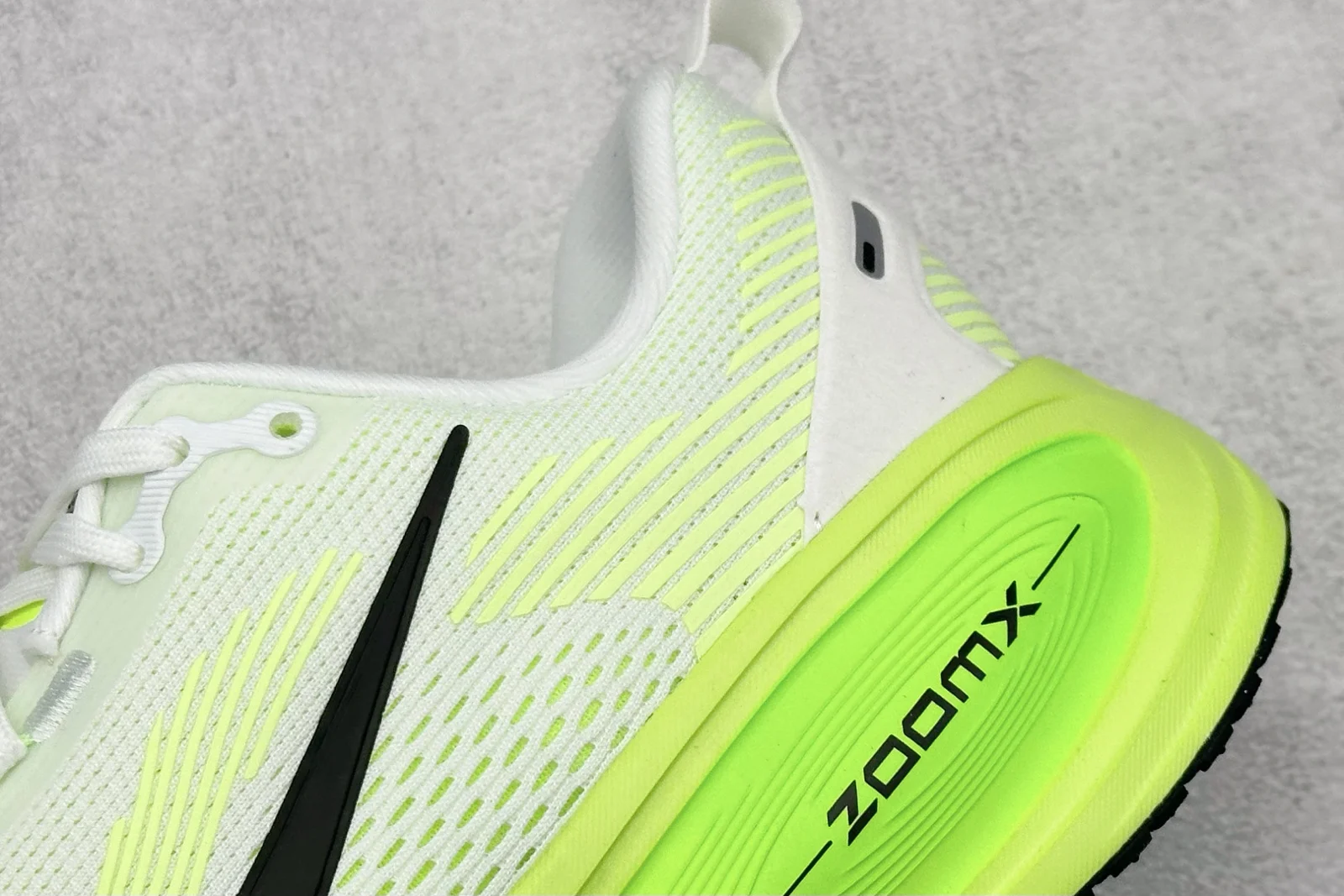 Nike Vomero 18 Women · White / Electric Green / Volt / Black · HM6804-102