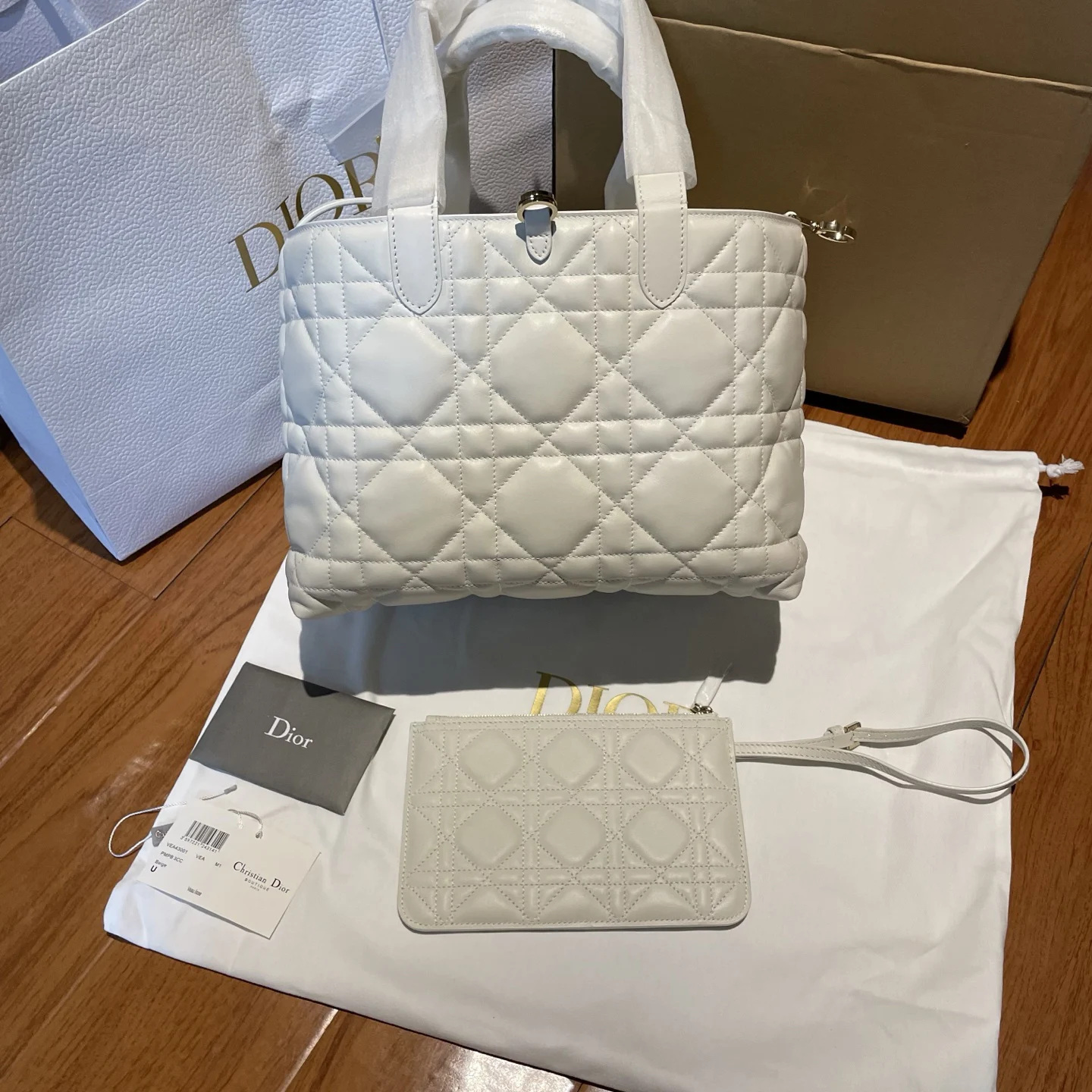 Medium Dior Toujours Bag Latte Macrocannage · M2821OSNW_M030