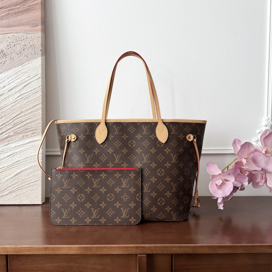 Louis Vuitton Neverfull MM Monogram Monogram / Cerise Red · M46987