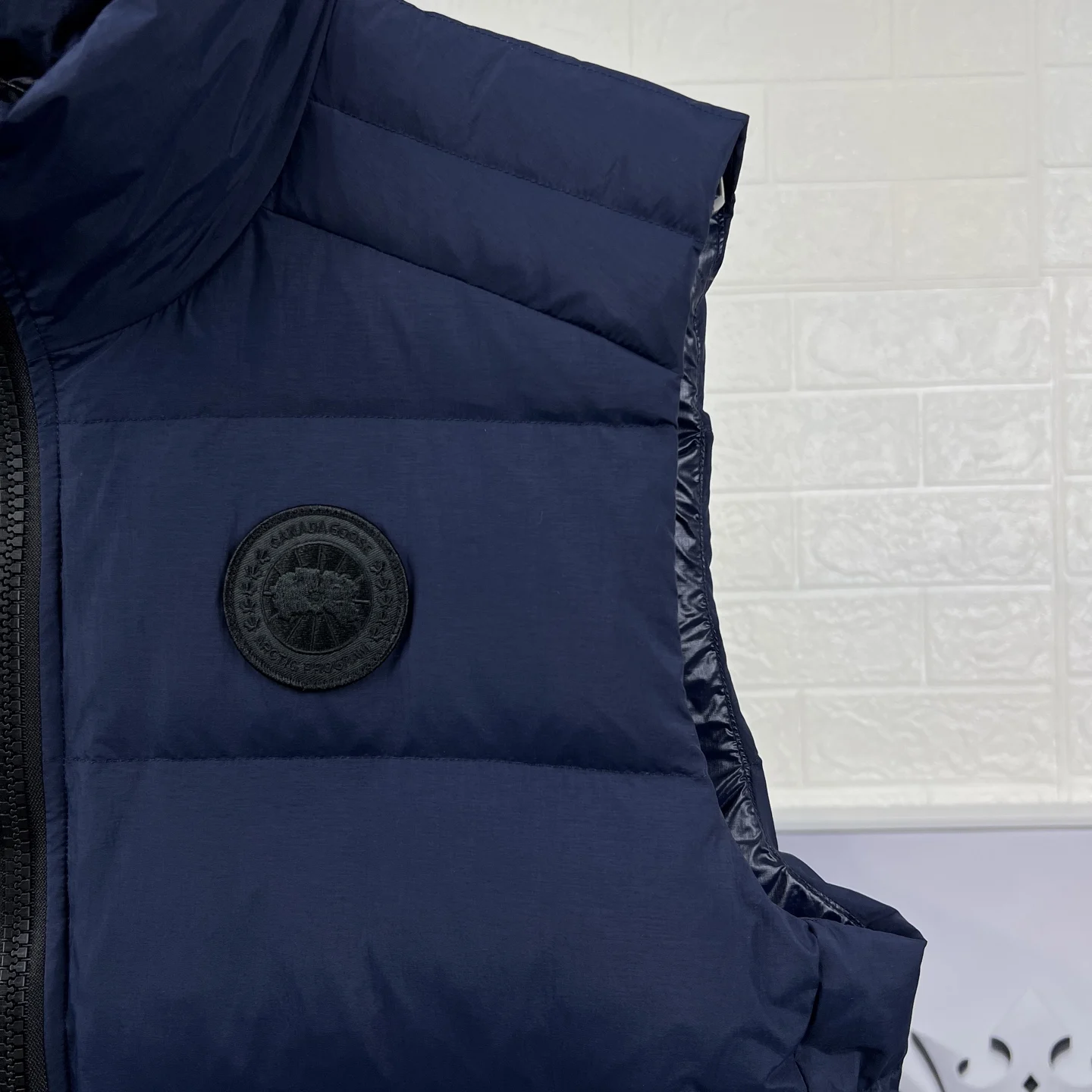 Canada Goose Men's Crofton EnduraLuxe Vest Atlantic Navy / Black Disc · 1925MB-9063