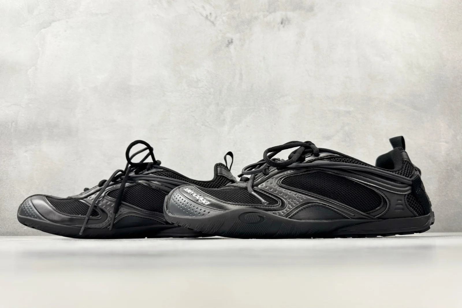 Balenciaga Radar Sneaker Black / Grey · 865703WSTEO1011