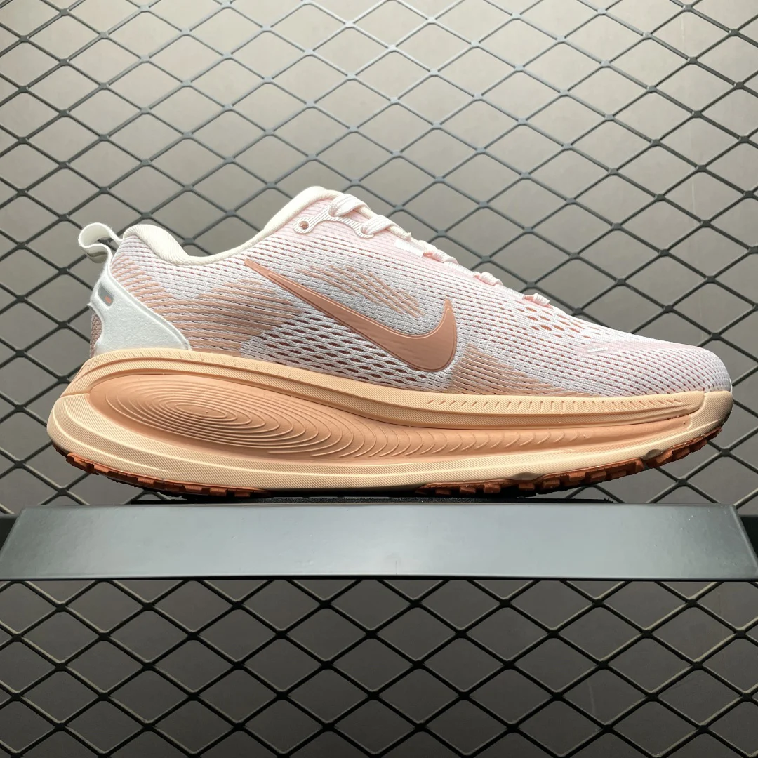 Nike Vomero 18 Women · Light Soft Pink / Light Madder Root / Arctic Orange / Madder Root · HM6804-601