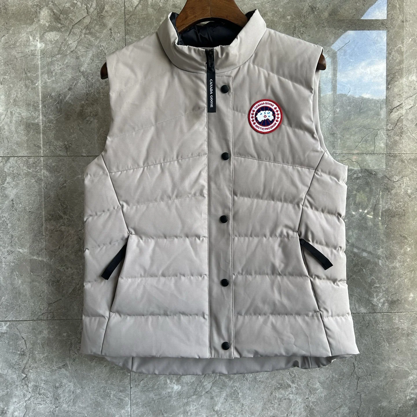 Canada Goose Women's Freestyle Vest Limestone / Classic Disc · 2836L-432